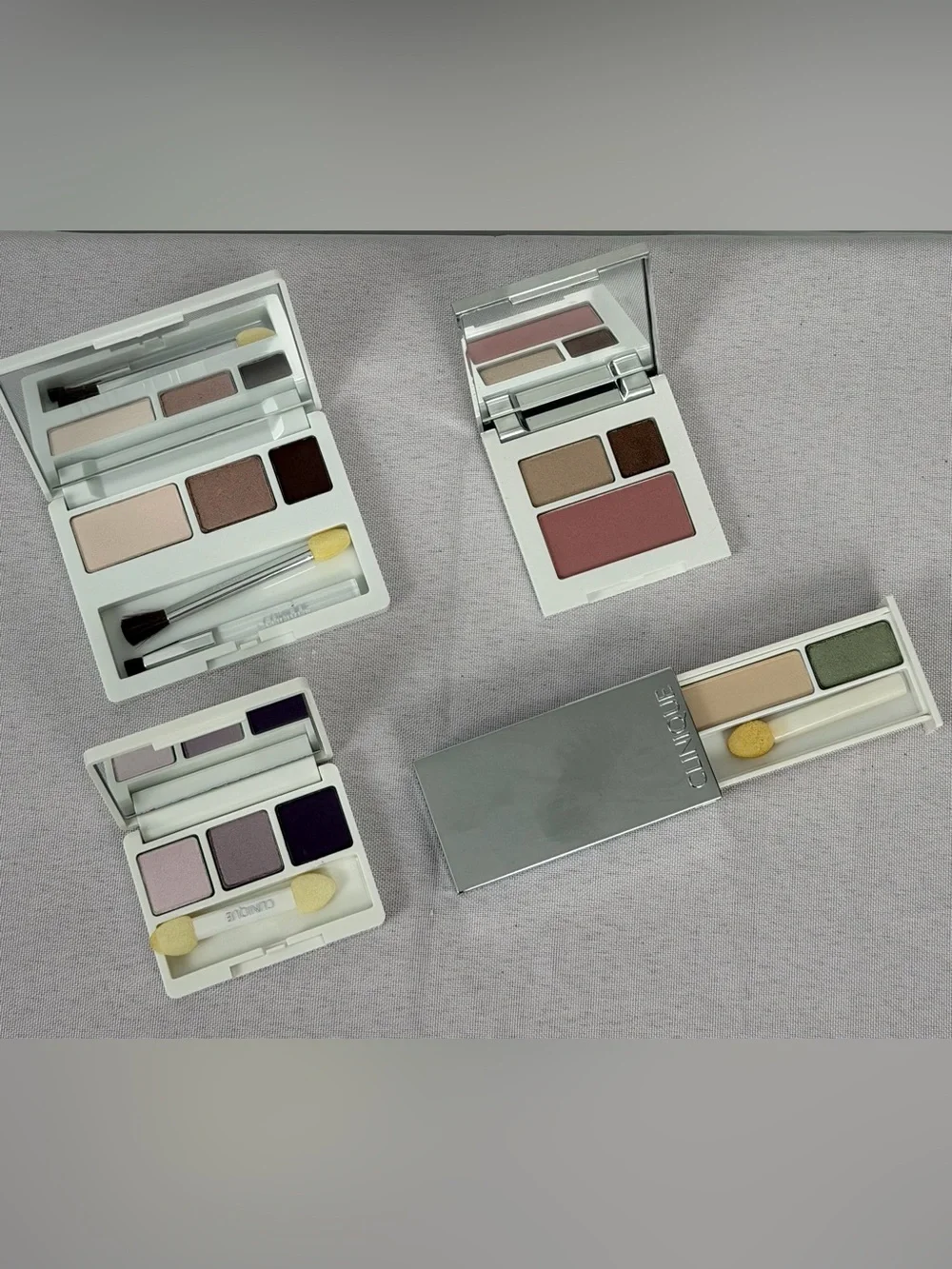 Clinique Set of 4 Eyeshadow Palettes with 1 Blush & Compact Mirrors